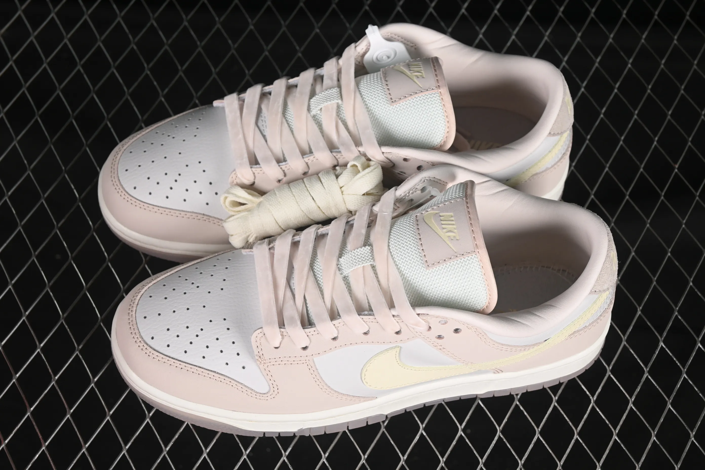 All categories Nk SB Dunk series Nk SB Dunk Low low-top sneakers Nk SB Dunk Low white light pink SB low-top casual sneakers FB7901-601